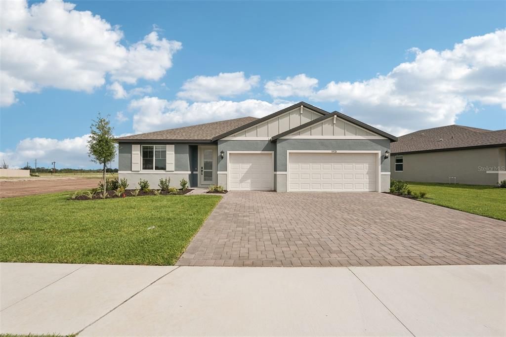 Active With Contract: $435,000 (4 beds, 3 baths, 2181 Square Feet)