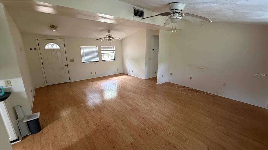 En Venta: $165,000 (3 camas, 2 baños, 1423 Pies cuadrados)