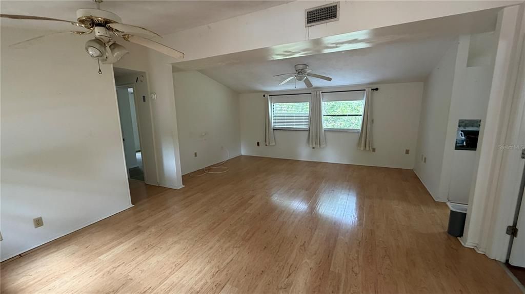 En Venta: $165,000 (3 camas, 2 baños, 1423 Pies cuadrados)