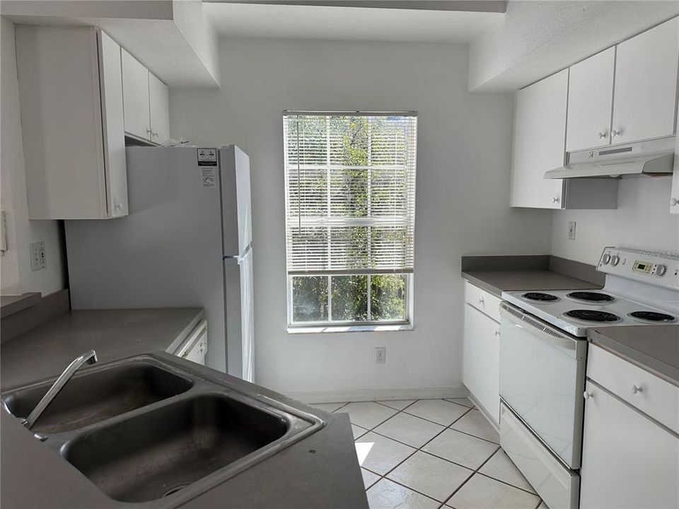 На продажу: $179,000 (2 спален, 2 ванн, 1168 Квадратных фут)
