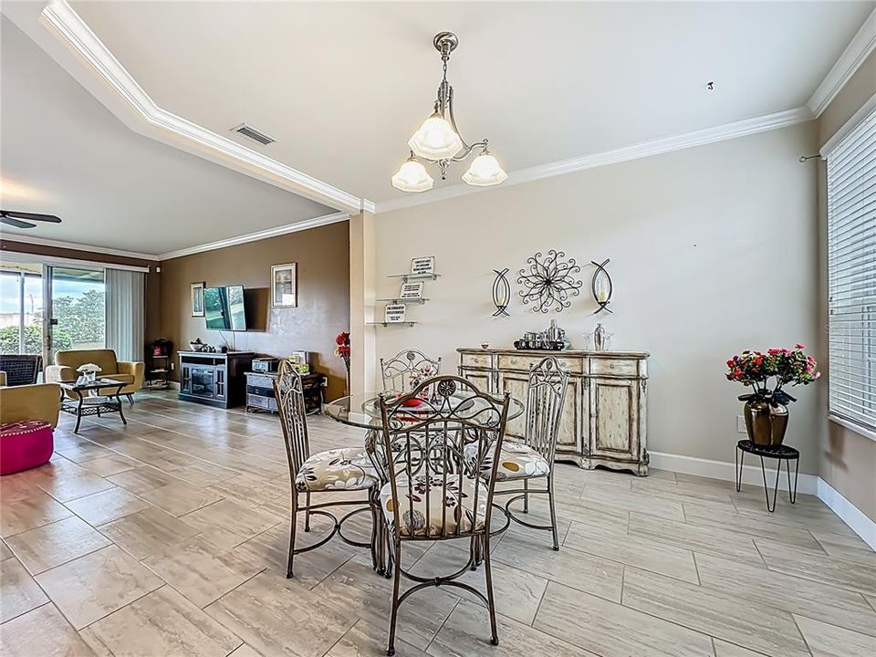 En Venta: $320,000 (3 camas, 2 baños, 2031 Pies cuadrados)