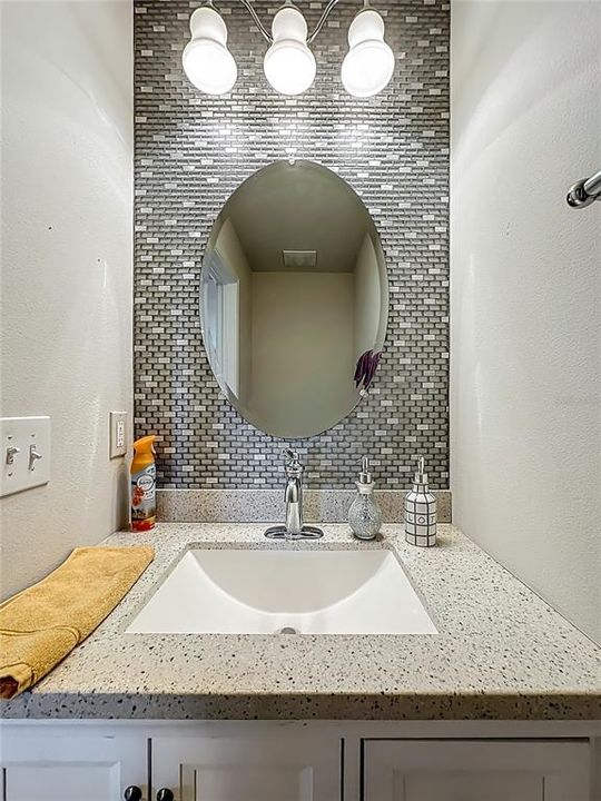 En Venta: $320,000 (3 camas, 2 baños, 2031 Pies cuadrados)