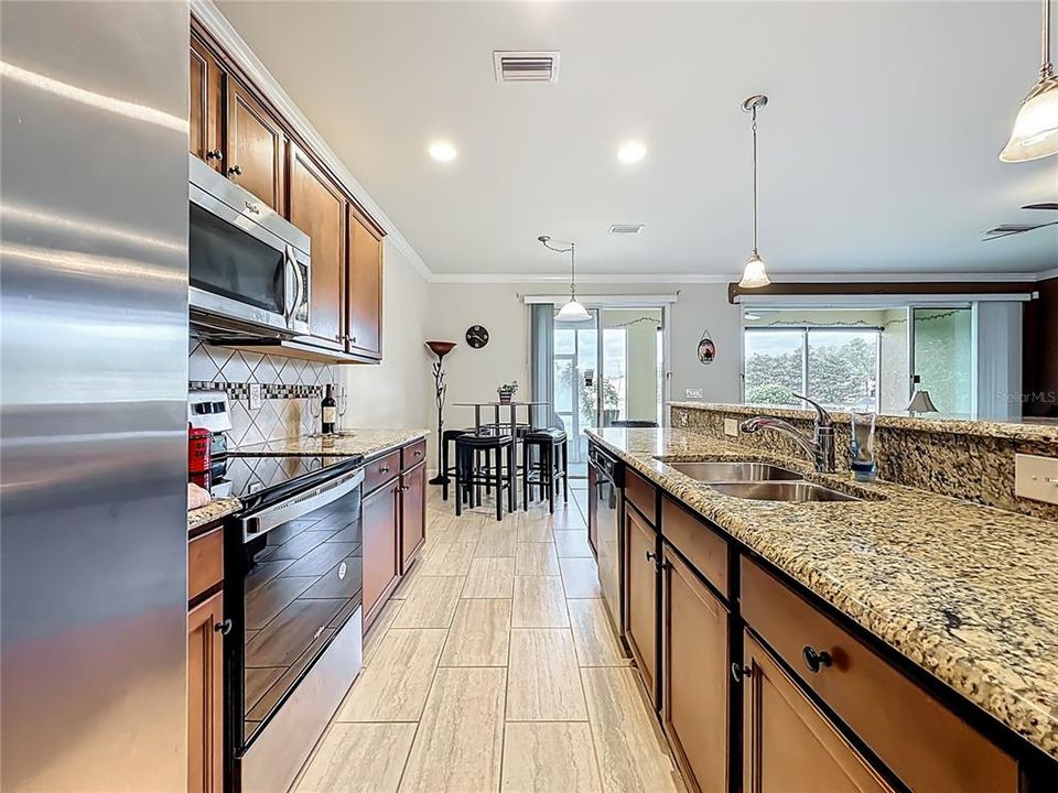 En Venta: $320,000 (3 camas, 2 baños, 2031 Pies cuadrados)