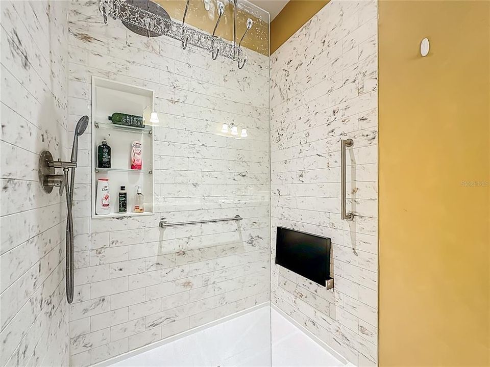 En Venta: $320,000 (3 camas, 2 baños, 2031 Pies cuadrados)