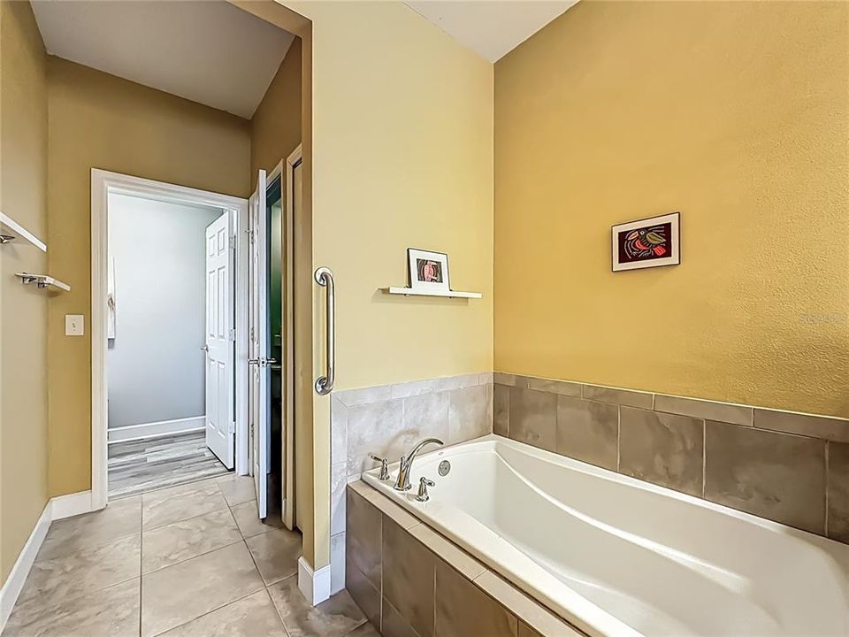 En Venta: $320,000 (3 camas, 2 baños, 2031 Pies cuadrados)