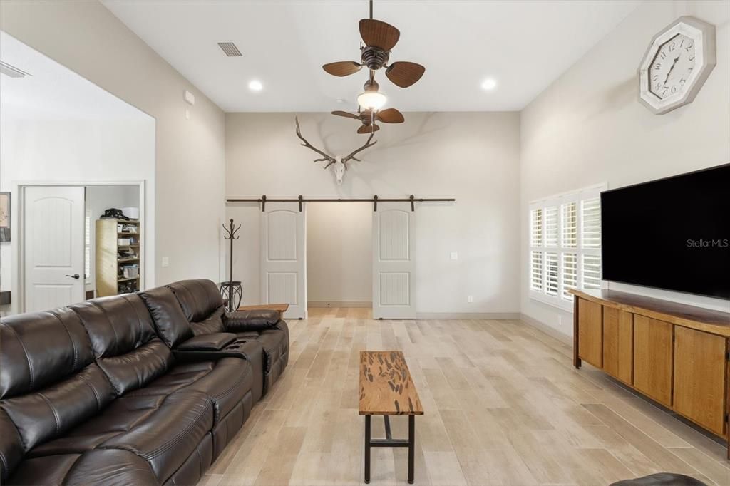 For Sale: $674,900 (3 beds, 2 baths, 2590 Square Feet)