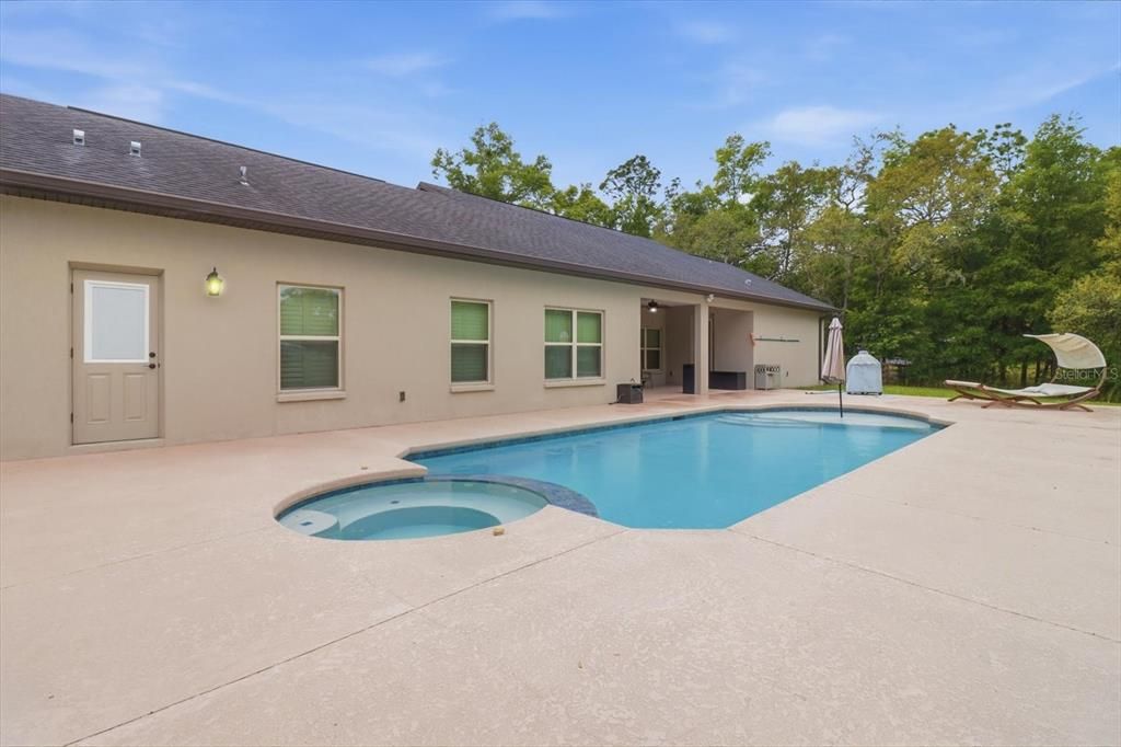 For Sale: $674,900 (3 beds, 2 baths, 2590 Square Feet)