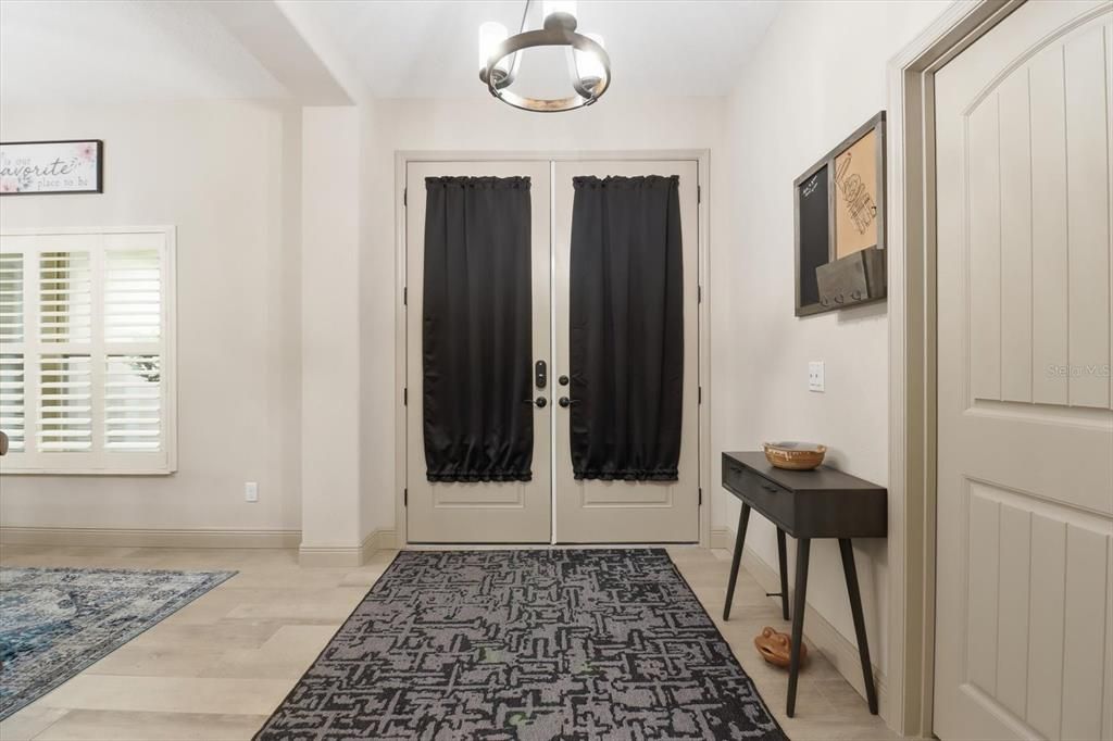 For Sale: $674,900 (3 beds, 2 baths, 2590 Square Feet)