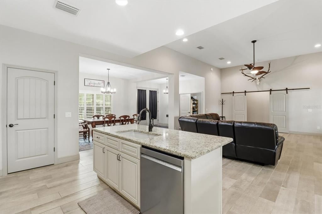 For Sale: $674,900 (3 beds, 2 baths, 2590 Square Feet)