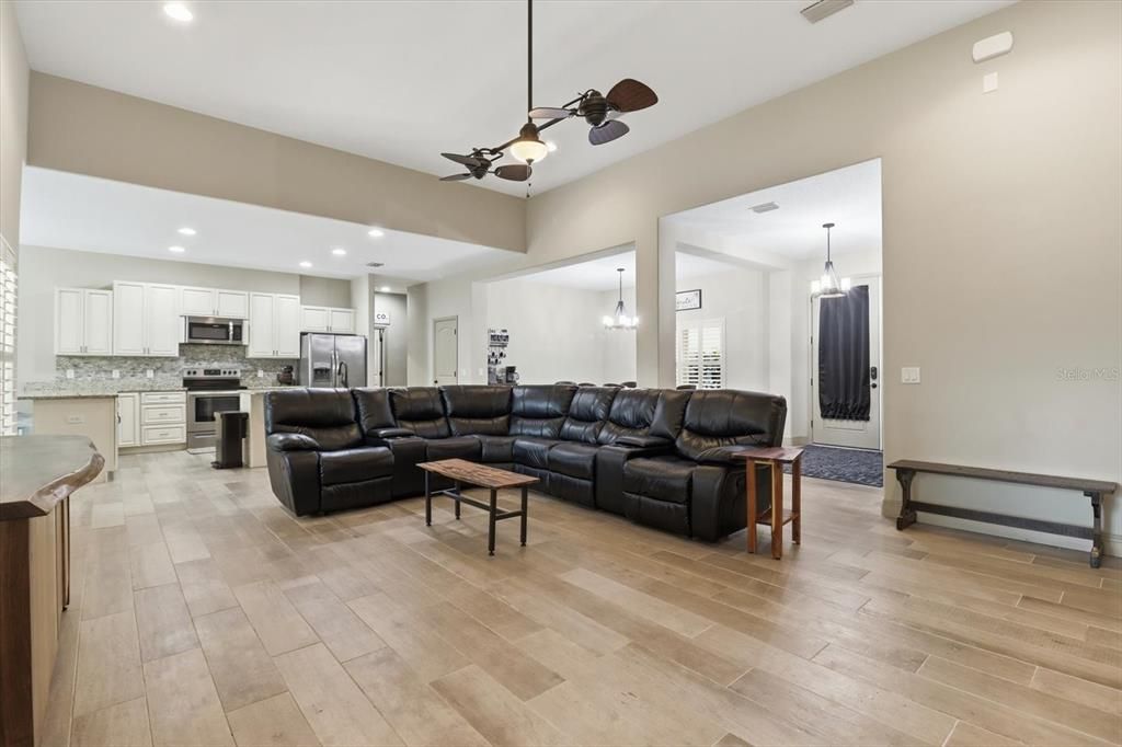 For Sale: $674,900 (3 beds, 2 baths, 2590 Square Feet)