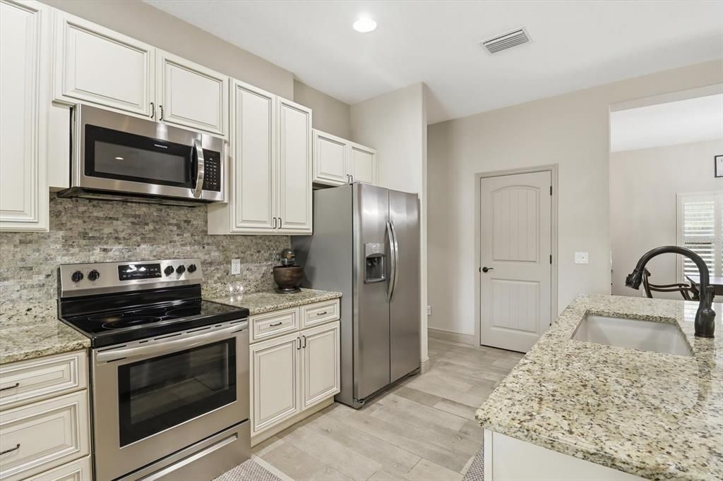 For Sale: $674,900 (3 beds, 2 baths, 2590 Square Feet)