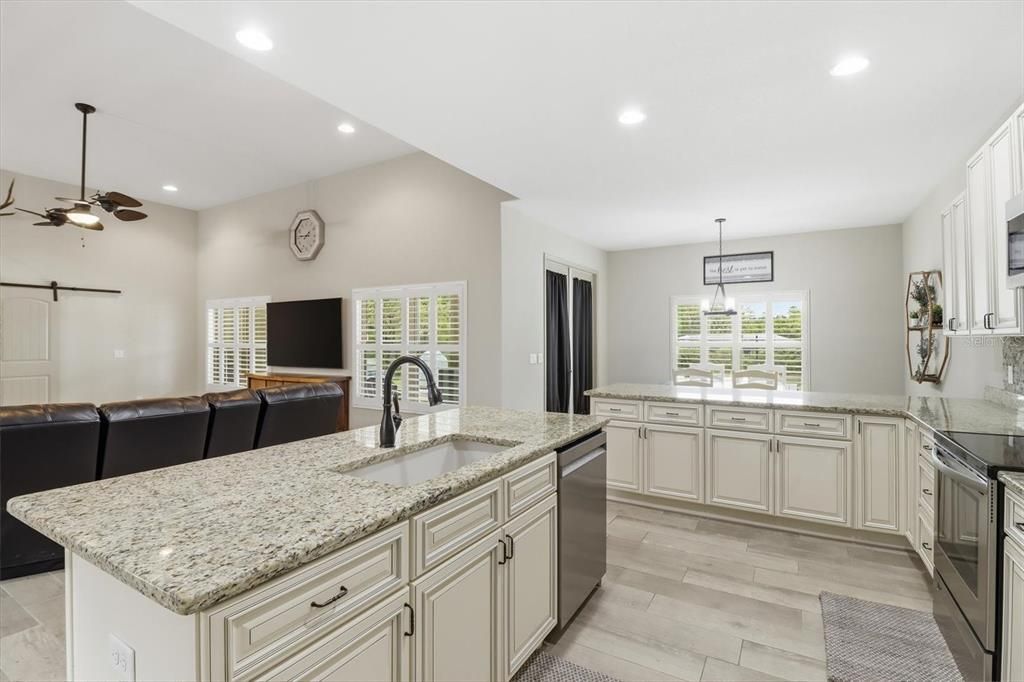 For Sale: $674,900 (3 beds, 2 baths, 2590 Square Feet)