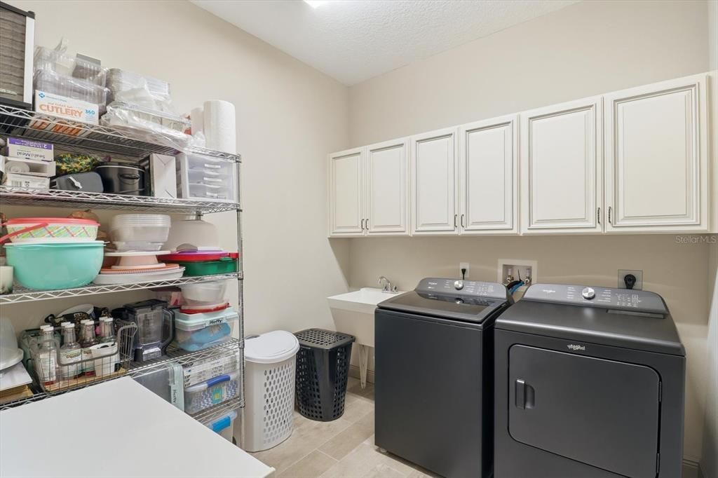 For Sale: $674,900 (3 beds, 2 baths, 2590 Square Feet)