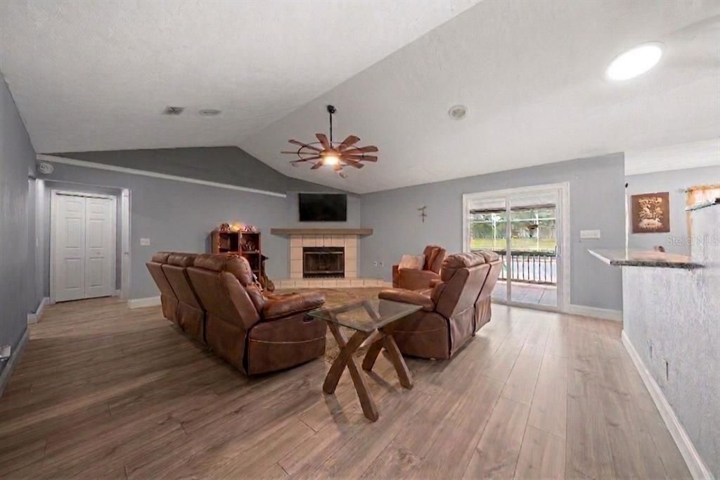Active With Contract: $375,000 (4 beds, 2 baths, 2020 Square Feet)