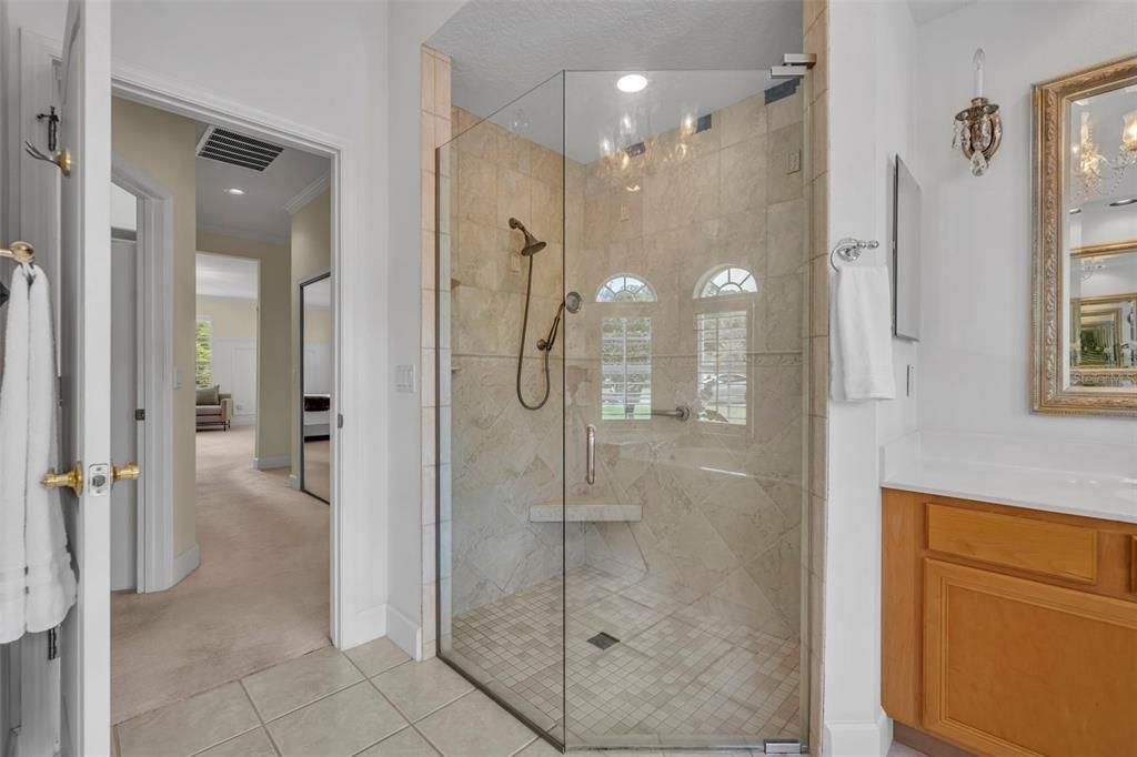 Activo con contrato: $650,000 (4 camas, 3 baños, 3114 Pies cuadrados)