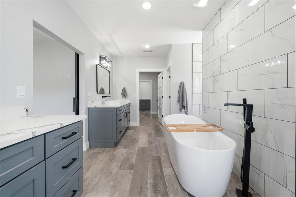 For Sale: $999,950 (4 beds, 3 baths, 3494 Square Feet)