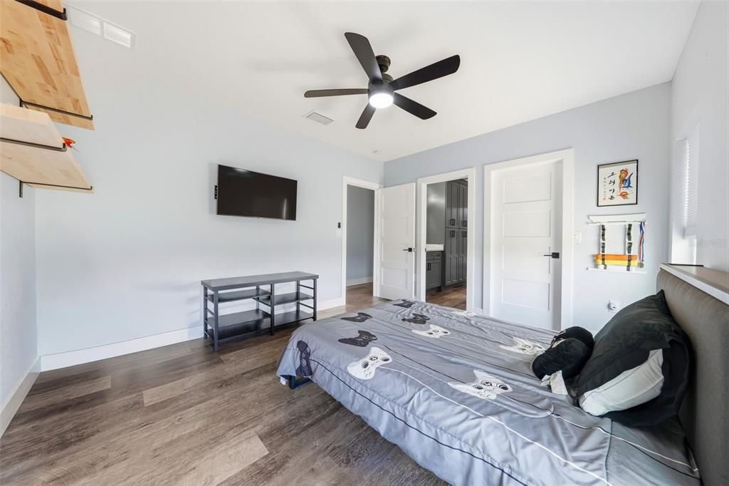 For Sale: $999,950 (4 beds, 3 baths, 3494 Square Feet)