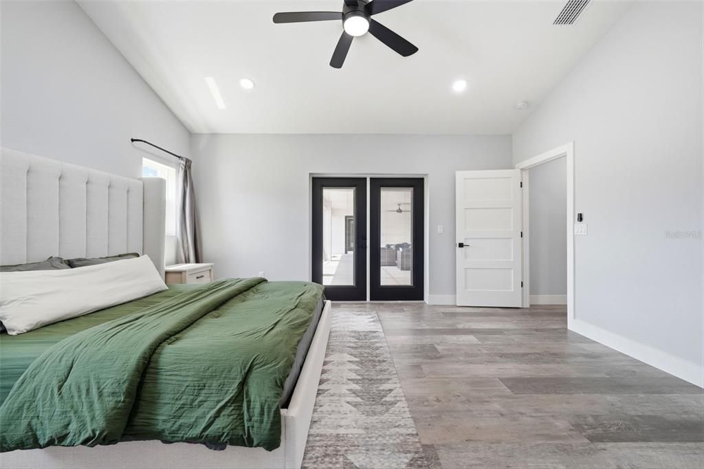 For Sale: $999,950 (4 beds, 3 baths, 3494 Square Feet)