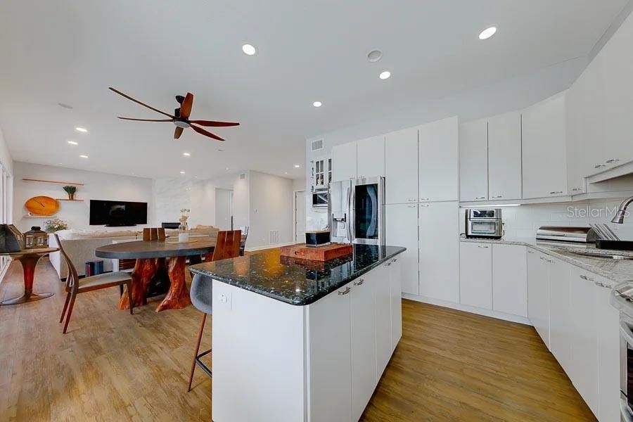 En Venta: $1,200,000 (3 camas, 4 baños, 3344 Pies cuadrados)