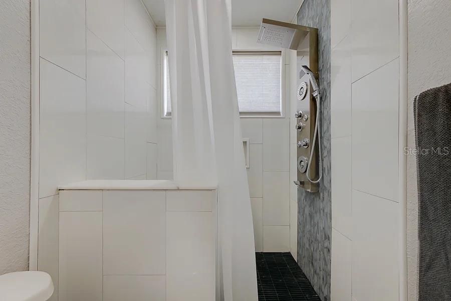 En Venta: $1,200,000 (3 camas, 4 baños, 3344 Pies cuadrados)
