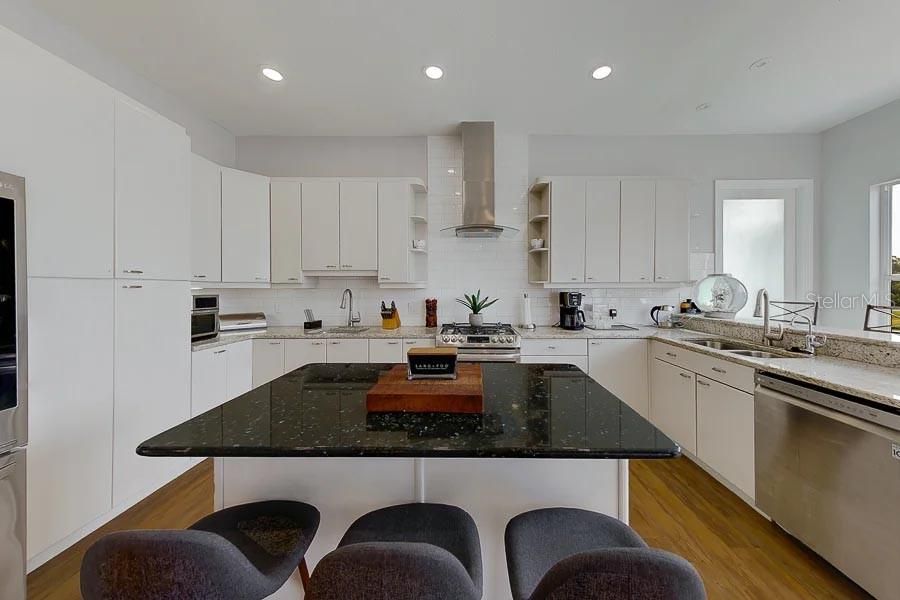 En Venta: $1,200,000 (3 camas, 4 baños, 3344 Pies cuadrados)