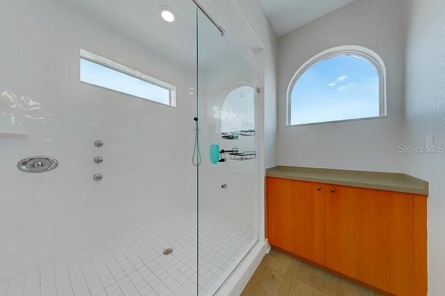 En Venta: $1,200,000 (3 camas, 4 baños, 3344 Pies cuadrados)