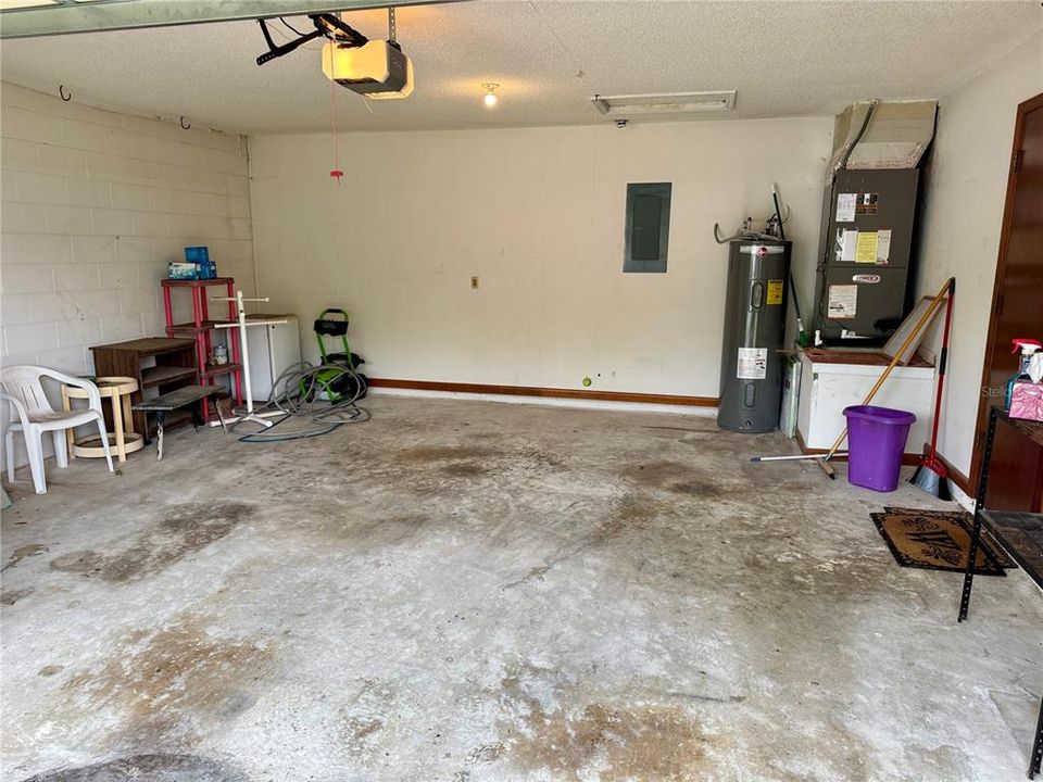 Active With Contract: $339,900 (3 beds, 2 baths, 1425 Square Feet)