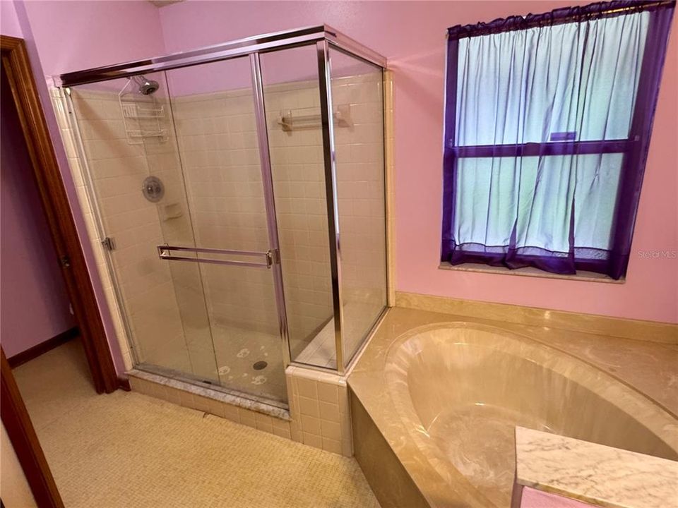 Active With Contract: $339,900 (3 beds, 2 baths, 1425 Square Feet)
