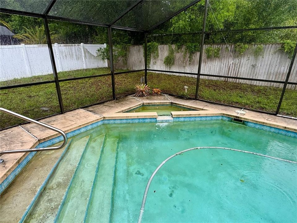 Active With Contract: $339,900 (3 beds, 2 baths, 1425 Square Feet)
