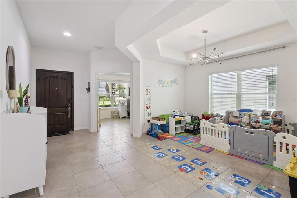 Active With Contract: $779,990 (5 beds, 3 baths, 3493 Square Feet)