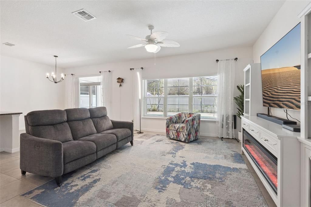 Active With Contract: $779,990 (5 beds, 3 baths, 3493 Square Feet)