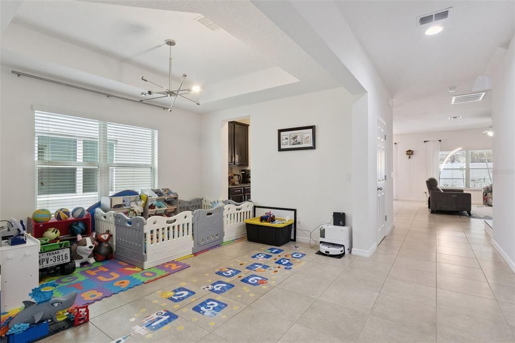 Active With Contract: $779,990 (5 beds, 3 baths, 3493 Square Feet)