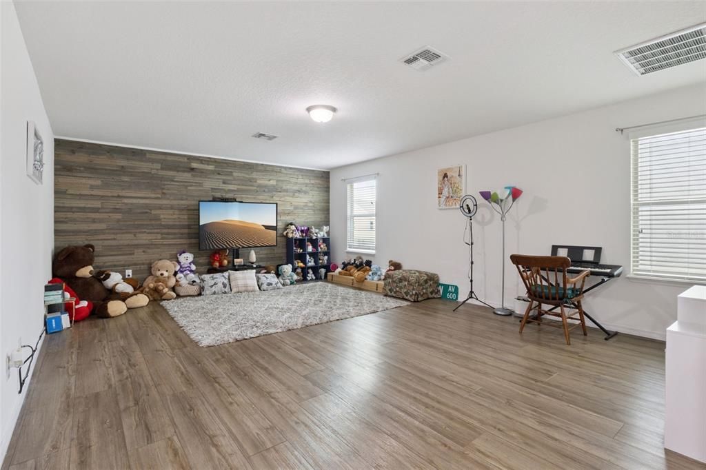 Active With Contract: $779,990 (5 beds, 3 baths, 3493 Square Feet)