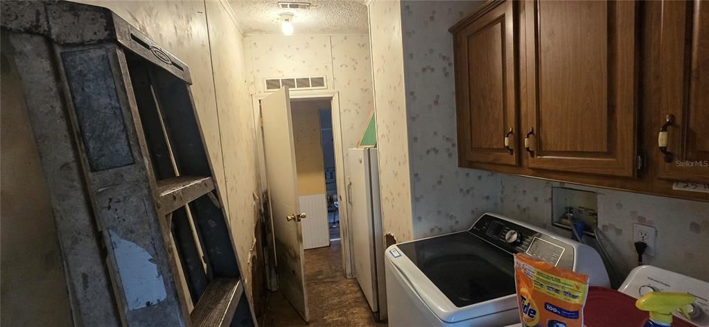 For Sale: $234,900 (3 beds, 2 baths, 1716 Square Feet)