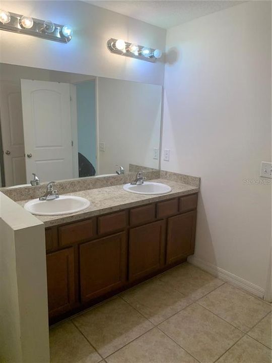For Rent: $1,995 (3 beds, 2 baths, 1380 Square Feet)