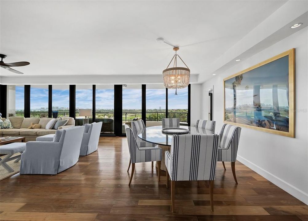 На продажу: $2,899,000 (3 спален, 2 ванн, 2375 Квадратных фут)