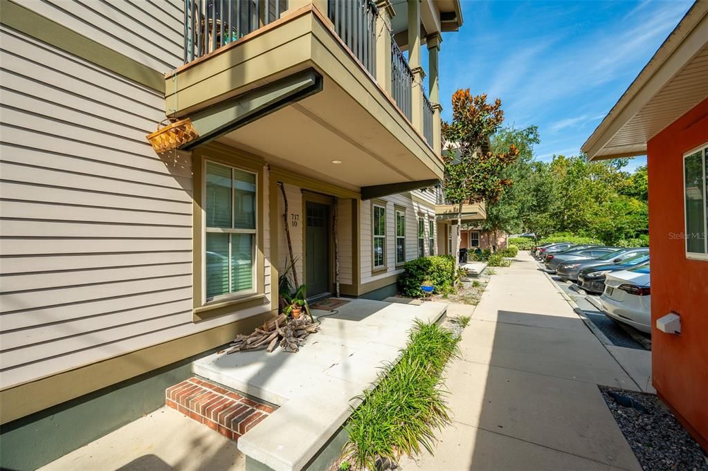 For Rent: $2,670 (3 beds, 3 baths, 1320 Square Feet)