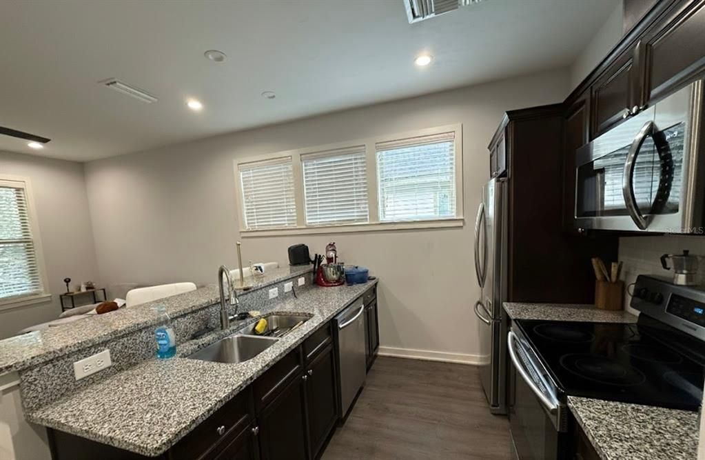 For Rent: $2,670 (3 beds, 3 baths, 1320 Square Feet)