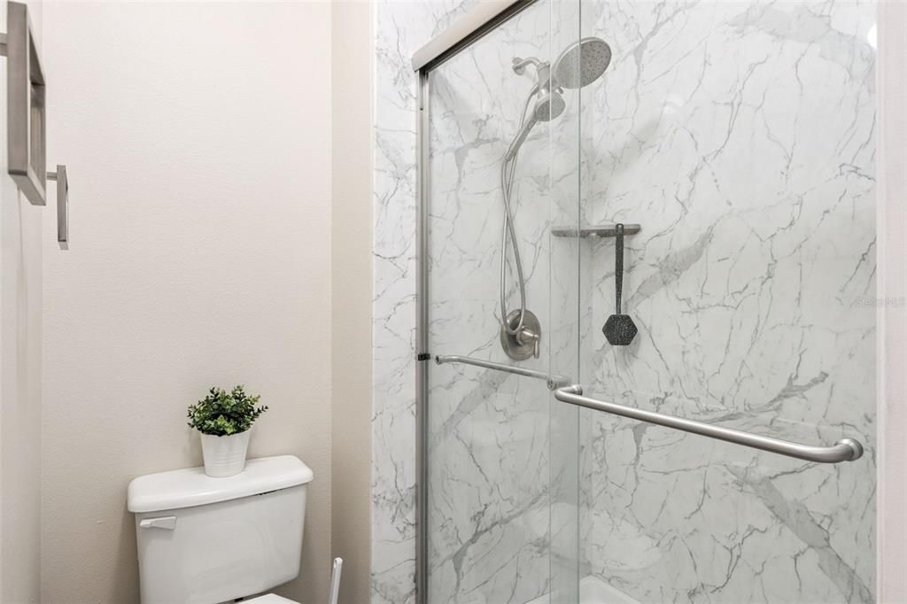 На продажу: $399,990 (5 спален, 2 ванн, 2892 Квадратных фут)