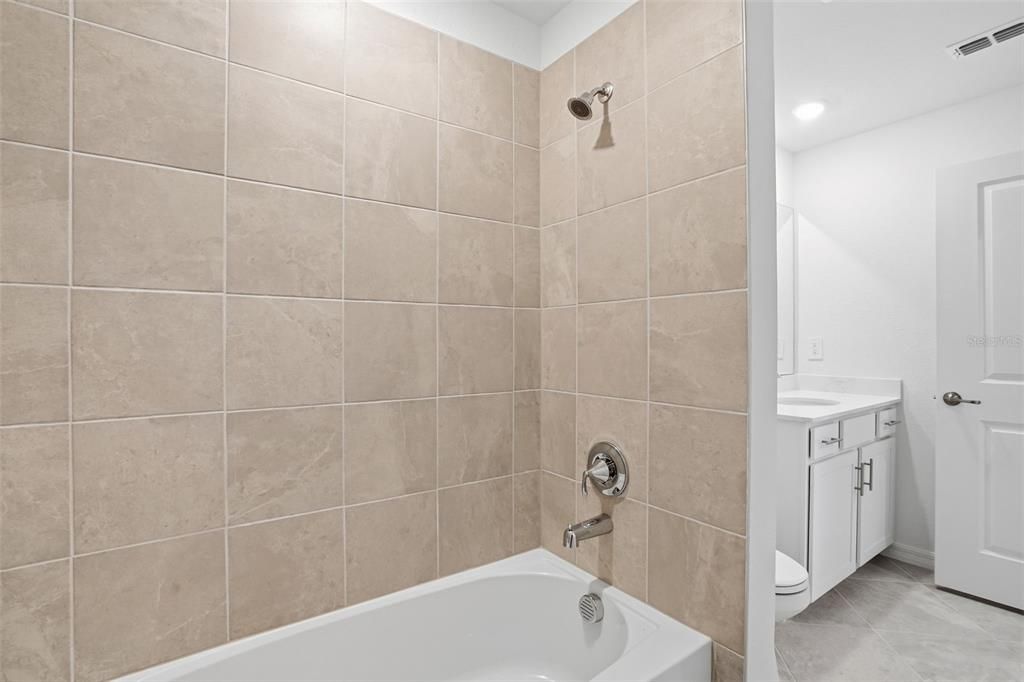 For Sale: $239,997 (2 beds, 2 baths, 1120 Square Feet)