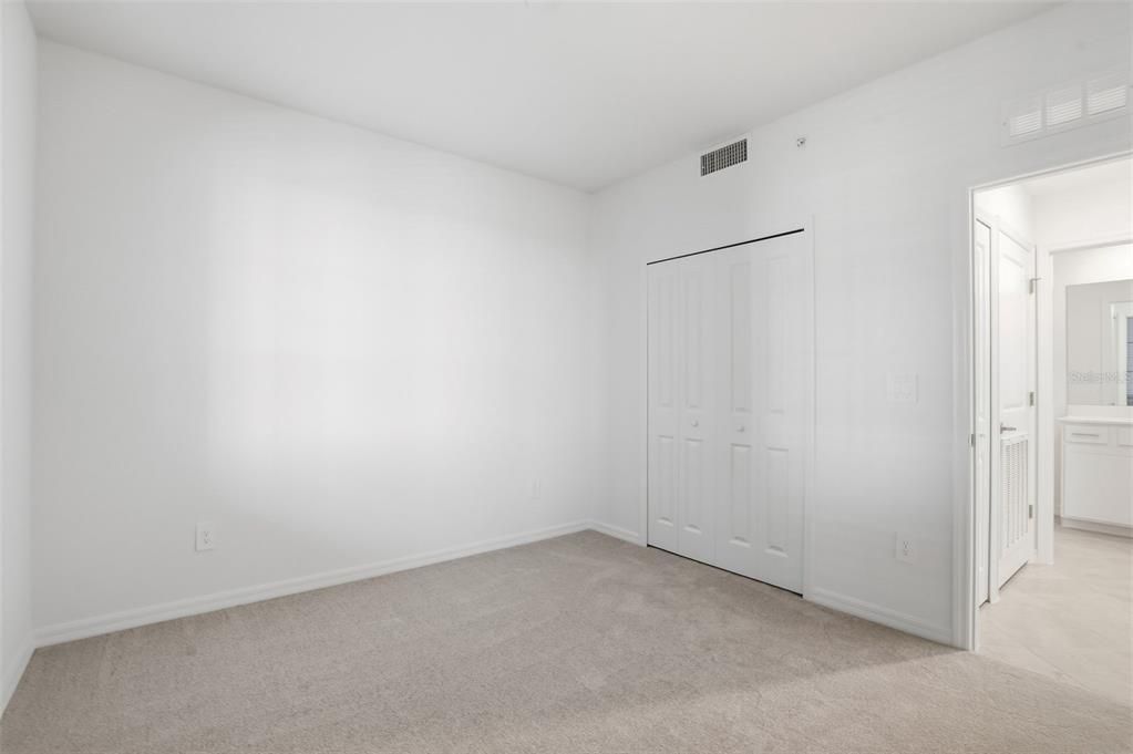 For Sale: $239,997 (2 beds, 2 baths, 1120 Square Feet)