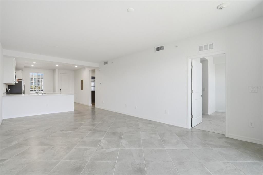 For Sale: $239,997 (2 beds, 2 baths, 1120 Square Feet)