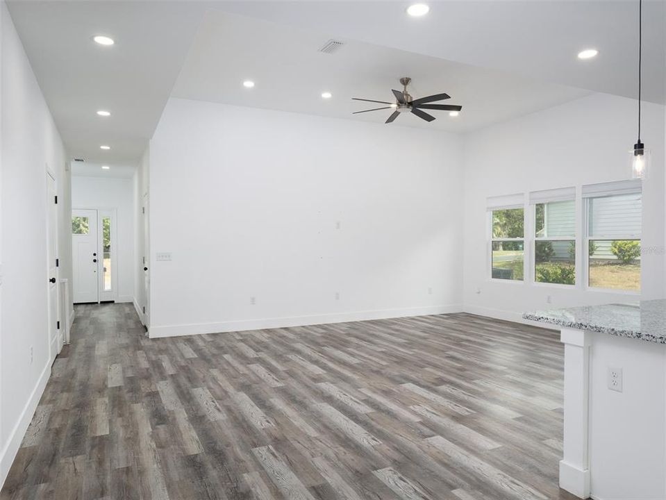 En Venta: $350,000 (3 camas, 2 baños, 1669 Pies cuadrados)