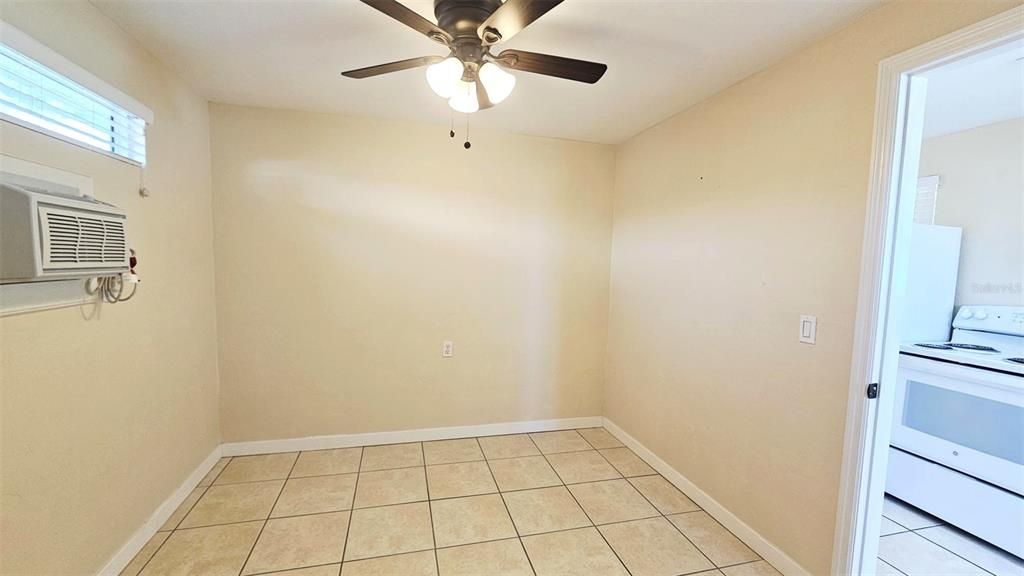 For Rent: $1,300 (1 beds, 1 baths, 672 Square Feet)
