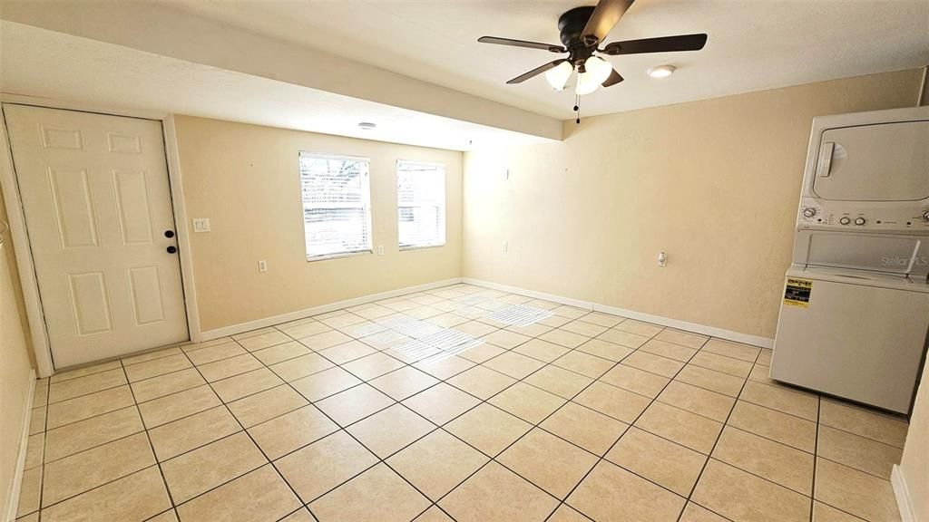 For Rent: $1,300 (1 beds, 1 baths, 672 Square Feet)