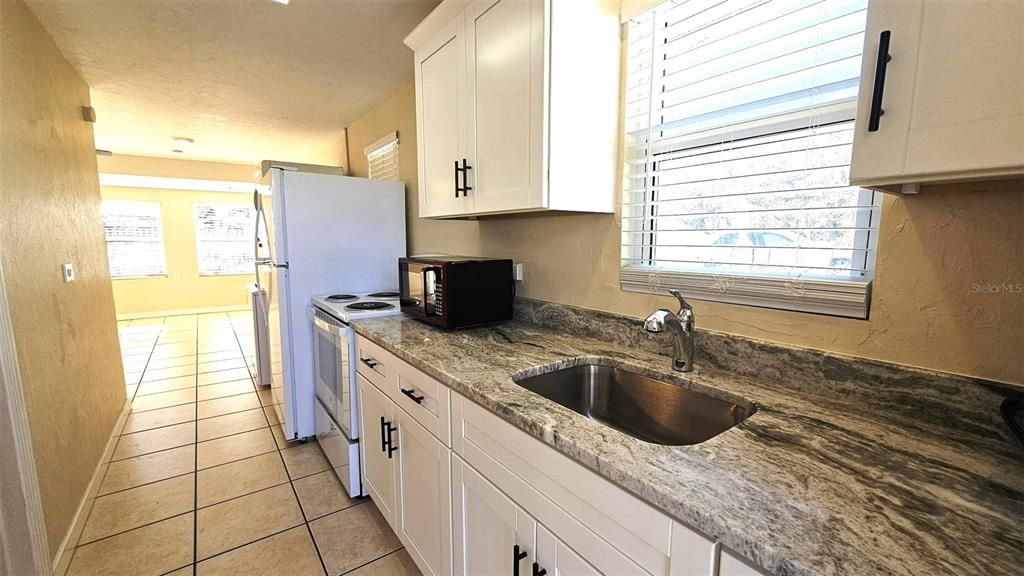 For Rent: $1,300 (1 beds, 1 baths, 672 Square Feet)