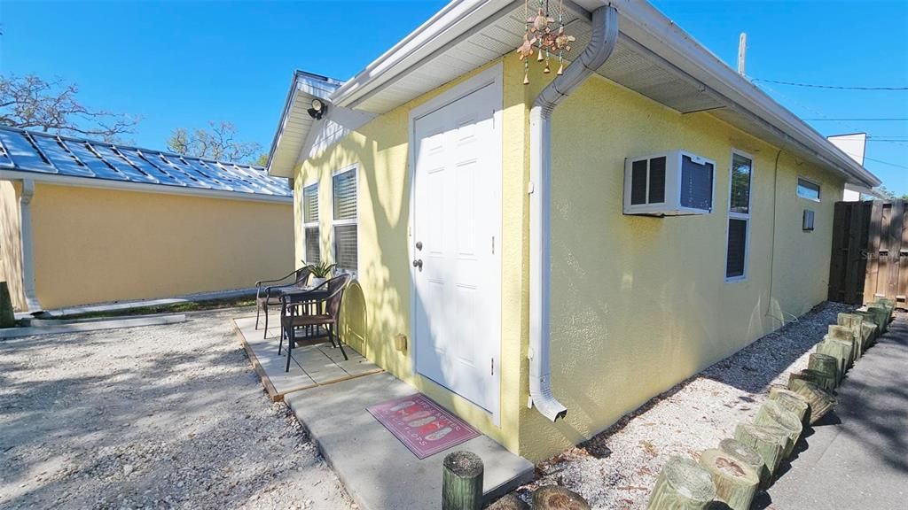For Rent: $1,300 (1 beds, 1 baths, 672 Square Feet)