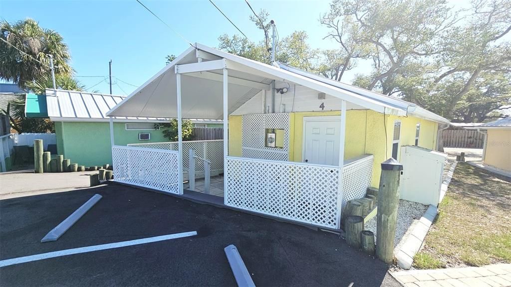 For Rent: $1,300 (1 beds, 1 baths, 672 Square Feet)