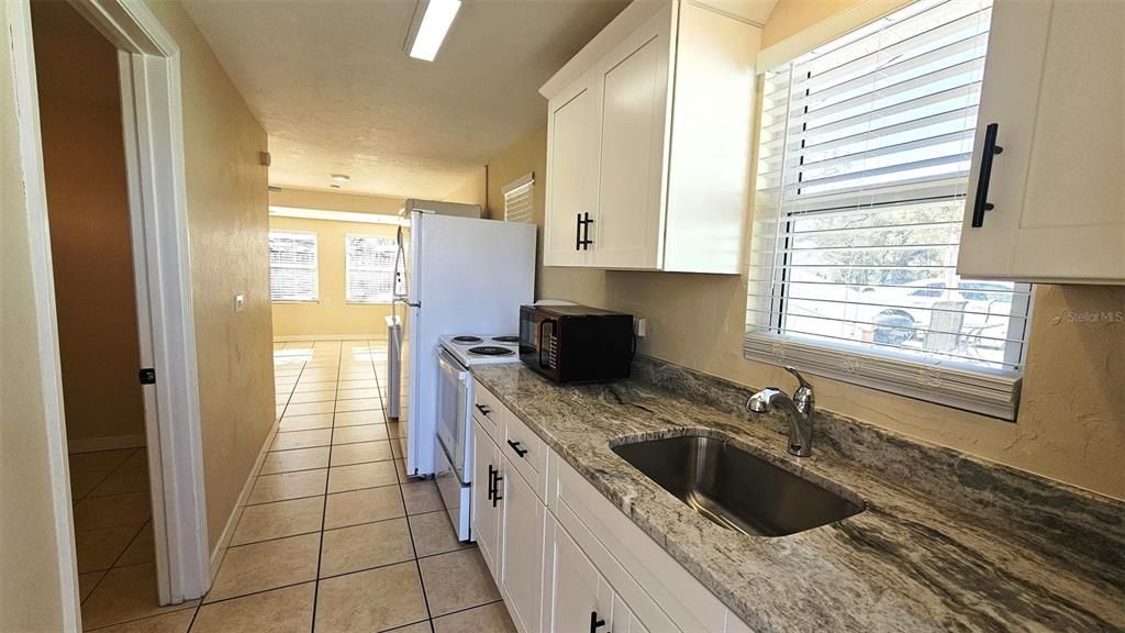 For Rent: $1,300 (1 beds, 1 baths, 672 Square Feet)