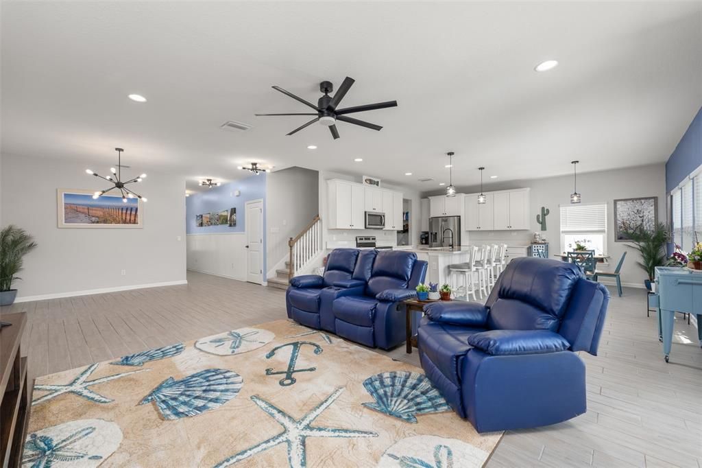 For Sale: $400,000 (3 beds, 2 baths, 2498 Square Feet)